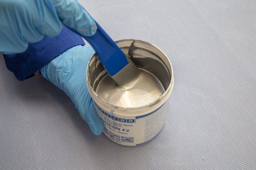 WEICON F2 kétkomponensű ALUMÍNIUM töltött sűrűn folyó epoxi gyanta - 0,5 kg