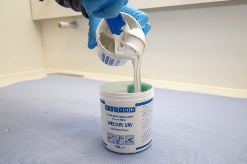 WEICON UW - kétkomponensű TITÁN töltött vízalatt is megkötő epoxi gyanta massza - 0,2 kg