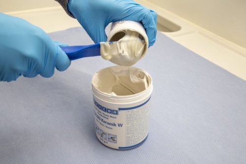 WEICON Kerámia W - kétkomponensű KERÁMIA töltött EXTRÉM kopásálló epoxi gyanta massza - 0,5 kg