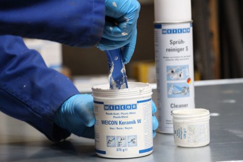 WEICON Kerámia W - kétkomponensű KERÁMIA töltött EXTRÉM kopásálló epoxi gyanta massza - 0,5 kg