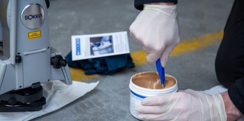 WEICON Uretán 90 SF gyorsan kötő önterülő kiöntőanyag - 0,55 kg