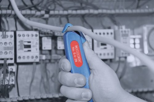 WeiconTOOLS S 4-28 kábelcsupaszoló szerszám ki-be tolható horgos vágókéssel